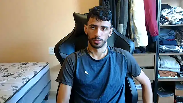 Snapshot of iendriw chatting on 02/18/26, 10:44 iendriw online show from 02/18/26, 10:44