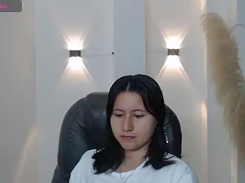 Snapshot of xoxo_kiitty chatting on 12/04/25, 12:03 xoxo kiitty online show from 12/04/25, 12:03