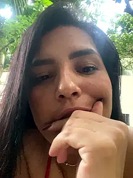 Snapshot of Sara_chanel92 chatting on 03/21/25, 11:12 Sara chanel92 online show from 03/21/25, 11:12