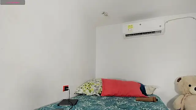 flor herrera01 online show from 02/19/26, 04:19