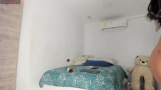 flor herrera01 online show from 02/23/26, 04:32