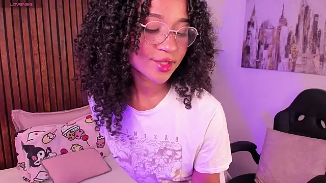 Snapshot of Layla_Clarke chatting on 09/18/25, 07:49 Layla Clarke online show from 09/18/25, 07:49