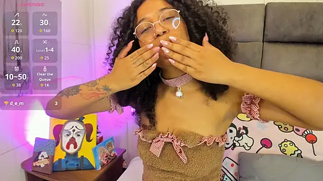 Snapshot of Layla_Clarke chatting on 10/11/25, 04:12 Layla Clarke online show from 10/11/25, 04:12