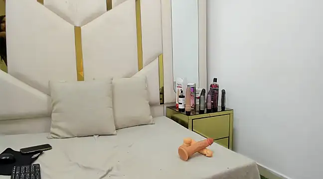 Kendall 6669 online show from 02/28/25, 06:41