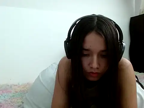 Snapshot of _luna_777 chatting on 10/15/25, 03:23 luna 777 online show from 10/15/25, 03:23