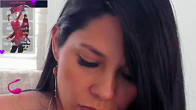 Snapshot of isabellarous- chatting on 07/10/26, 08:11 isabellarous- online show from 07/10/26, 08:11