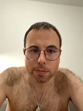 Snapshot of Simonudist chatting on 12/14/25, 06:01 Simonudist online show from 12/14/25, 06:01