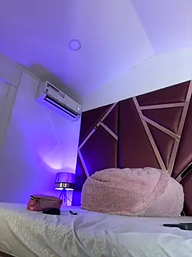 DanielaMedinaa online show from 09/18/25, 08:00