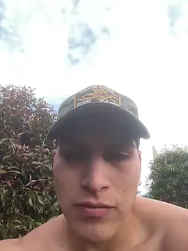 Snapshot of MaxxxSteil chatting on 10/10/25, 10:31 MaxxxSteil online show from 10/10/25, 10:31