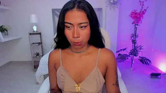 Snapshot of Ivyy_Moon_ chatting on 03/11/25, 03:05 Ivyy Moon online show from 03/11/25, 03:05