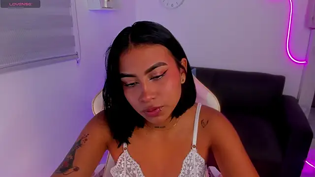 Snapshot of Ivyy_Moon_ chatting on 09/11/25, 02:11 Ivyy Moon online show from 09/11/25, 02:11