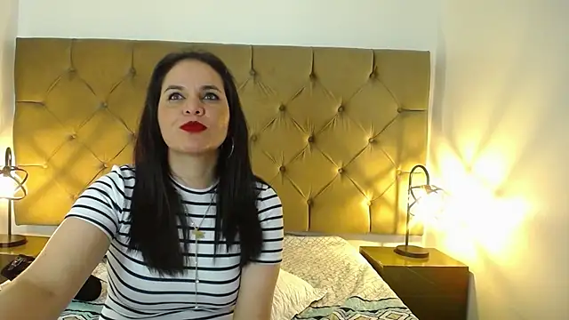 Snapshot of laura_hotties chatting on 03/17/25, 04:01 laura hotties online show from 03/17/25, 04:01