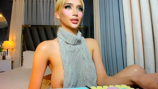 Snapshot of KylieSonique chatting on 05/08/26, 02:17 KylieSonique online show from 05/08/26, 02:17