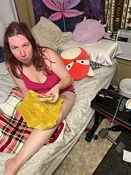 Snapshot of Seductivefoxy@xh chatting on 03/06/25, 04:17 Seductivefoxyxh online show from 03/06/25, 04:17