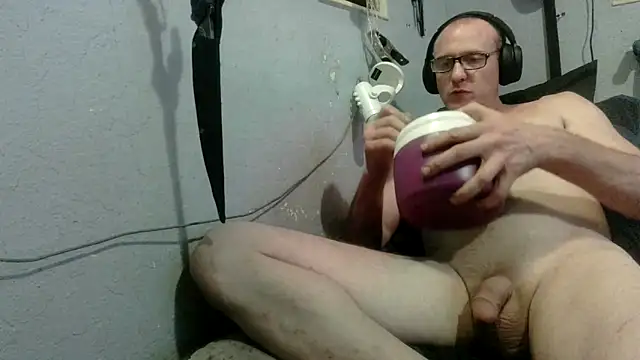 Snapshot of PornStro921 chatting on 06/15/26, 02:36 PornStro921 online show from 06/15/26, 02:36