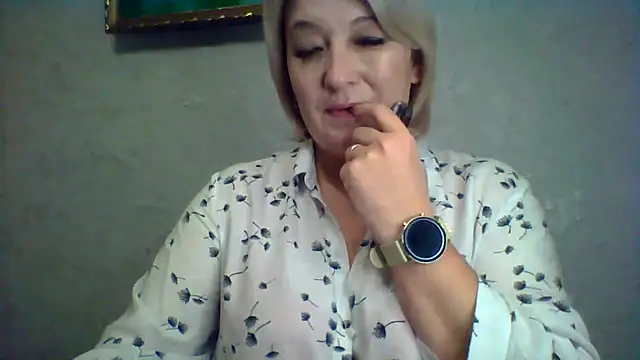 Snapshot of ArielXLoveresss chatting on 11/10/25, 10:42 ArielXLoveresss online show from 11/10/25, 10:42