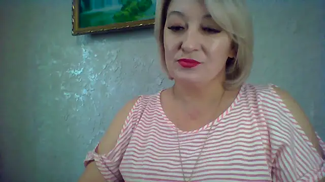 Snapshot of ArielXLoveresss chatting on 11/14/25, 10:36 ArielXLoveresss online show from 11/14/25, 10:36