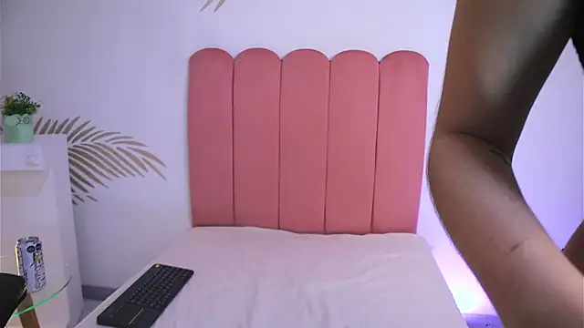 DaphneGlas online show from 02/27/25, 08:31