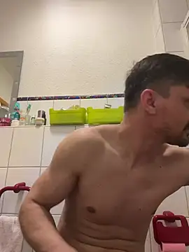 Snapshot of Marius-Ioana28 chatting on 02/28/25, 10:28 Marius-Ioana28 online show from 02/28/25, 10:28