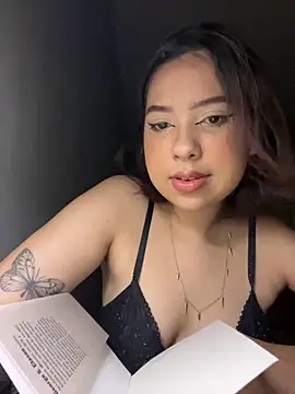 KiaraCut online show from 04/05/26, 01:25