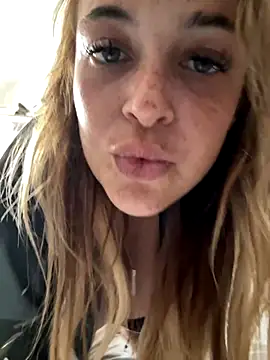 Busty-smiley-miley online show from 09/19/25, 01:23