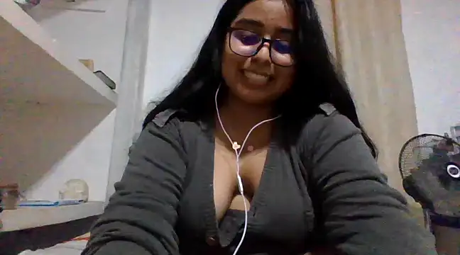 Snapshot of virginbrunette99 chatting on 02/26/25, 01:53 virginbrunette99 online show from 02/26/25, 01:53