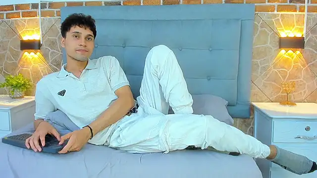 Snapshot of buddy_whitte chatting on 03/10/25, 05:39 buddy whitte online show from 03/10/25, 05:39