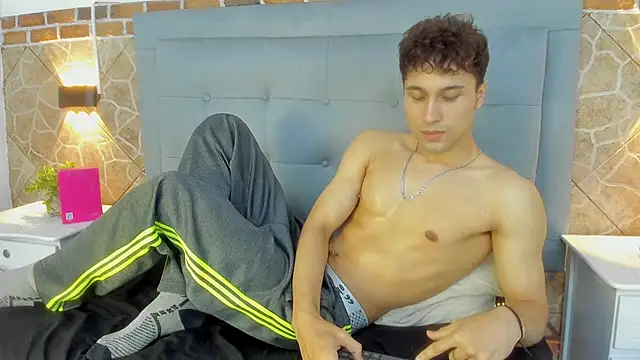 Snapshot of buddy_whitte chatting on 03/17/25, 06:18 buddy whitte online show from 03/17/25, 06:18