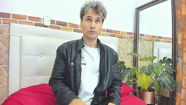 Snapshot of buddy_whitte chatting on 09/12/25, 12:05 buddy whitte online show from 09/12/25, 12:05