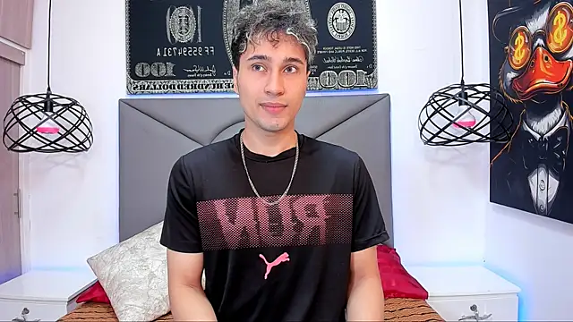 Snapshot of buddy_whitte chatting on 11/23/25, 01:11 buddy whitte online show from 11/23/25, 01:11