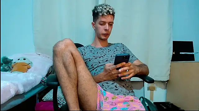 Snapshot of blondetwink chatting on 02/24/25, 12:41 blondetwink online show from 02/24/25, 12:41