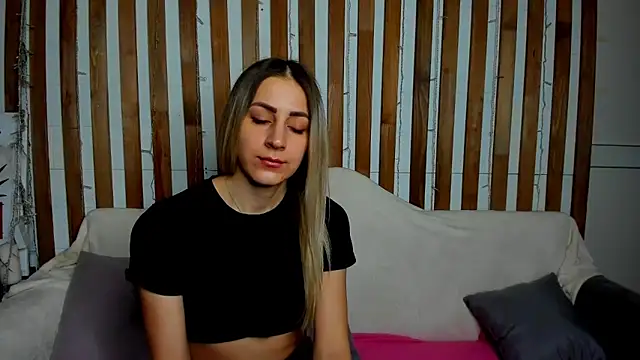 Ellen Ross online show from 02/24/25, 11:21