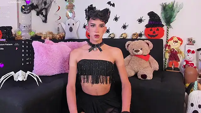 Snapshot of James_BrownT chatting on 10/19/25, 02:18 James BrownT online show from 10/19/25, 02:18