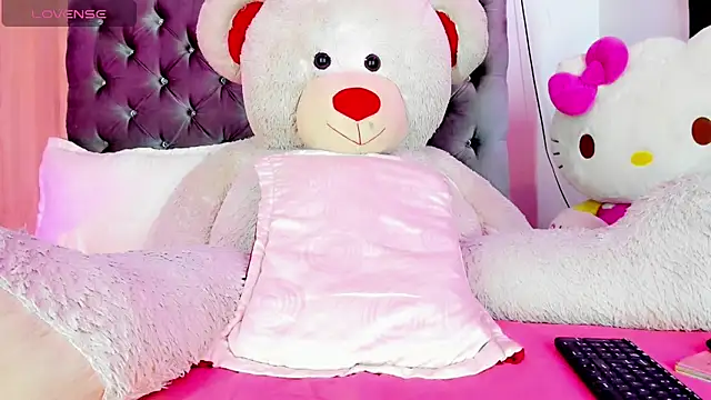 Snapshot of Julie_Lovelyx1 chatting on 03/20/25, 07:03 Julie Lovelyx1 online show from 03/20/25, 07:03