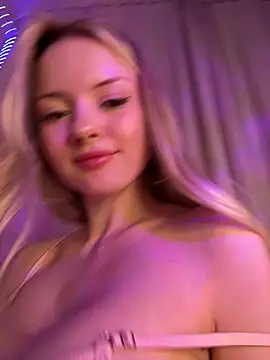 Snapshot of AngelicaaHeaven chatting on 03/20/25, 08:08 AngelicaaHeaven online show from 03/20/25, 08:08