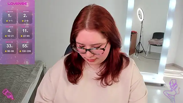 Snapshot of Lily_lu_one chatting on 03/05/25, 12:44 Lily lu one online show from 03/05/25, 12:44