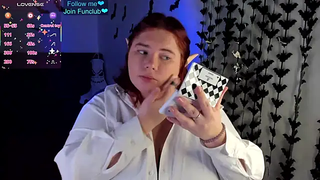 Snapshot of Lily_lu_one chatting on 10/28/25, 11:18 Lily lu one online show from 10/28/25, 11:18