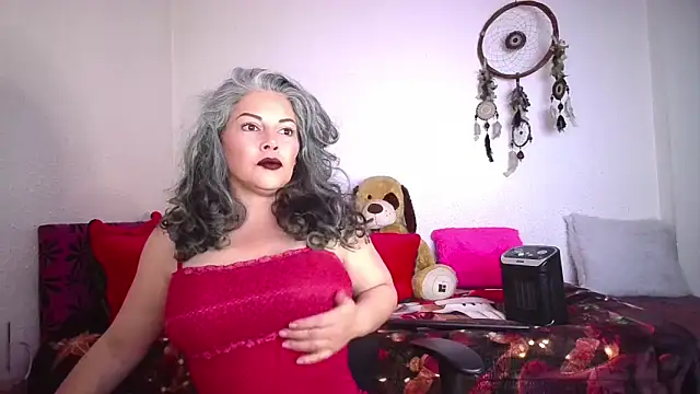 Victoria Lover online show from 01/13/26, 04:51