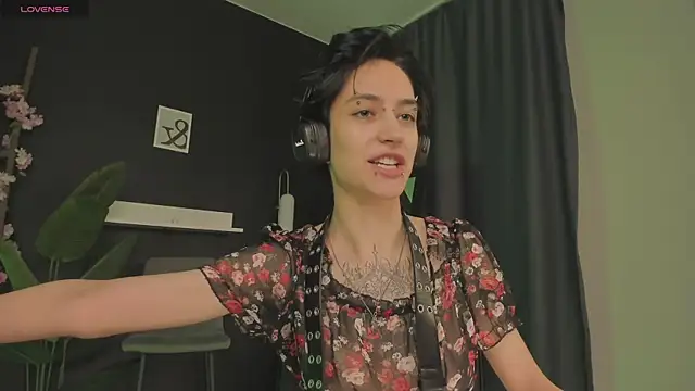 Snapshot of lisbatsyy chatting on 03/10/25, 01:12 lisbatsyy online show from 03/10/25, 01:12