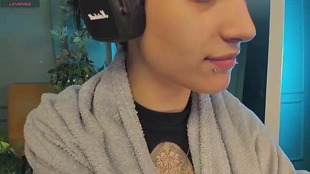 Snapshot of lisbatsyy chatting on 03/15/25, 07:48 lisbatsyy online show from 03/15/25, 07:48