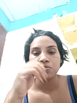 Snapshot of Laurabutt chatting on 10/14/25, 02:23 Laurabutt online show from 10/14/25, 02:23
