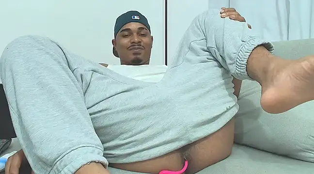 Snapshot of latinbbc_00 chatting on 03/01/25, 03:43 latinbbc 00 online show from 03/01/25, 03:43