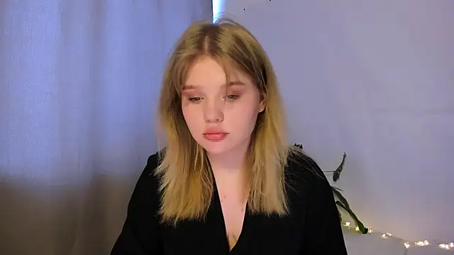 LaseyMoon online show from 03/10/25, 04:17