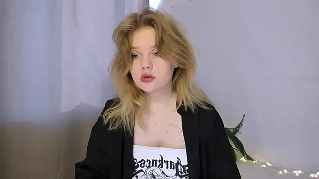 LaseyMoon online show from 03/11/25, 01:26