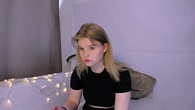 LaseyMoon online show from 03/12/25, 01:25