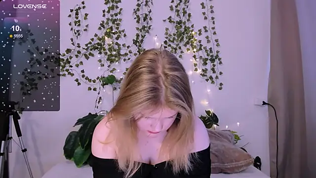 LaseyMoon online show from 03/13/25, 04:16