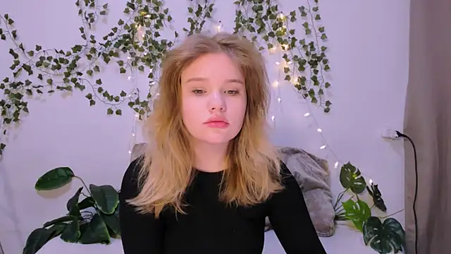 LaseyMoon online show from 03/18/25, 04:15