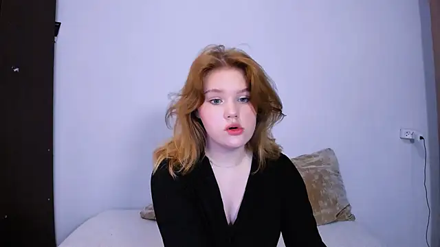 LaseyMoon online show from 09/19/25, 11:22