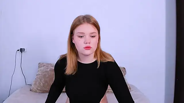 LaseyMoon online show from 10/25/25, 02:08