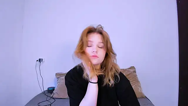 LaseyMoon online show from 11/02/25, 10:45